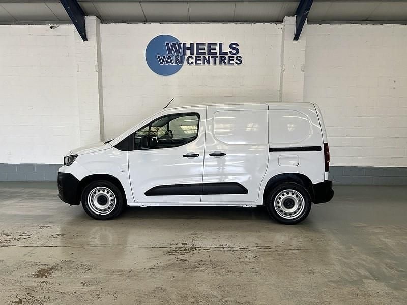 Used Peugeot Partner Premium 2023 White MPV