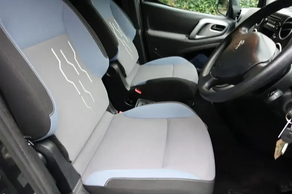 Used Peugeot Partner Tepee Active 75 HP (55 kW) 2016 Grey MPV