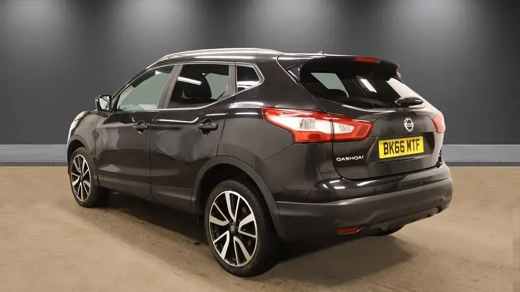 Used Nissan Qashqai Tekna 163 HP (119 kW) 2016 Black SUV