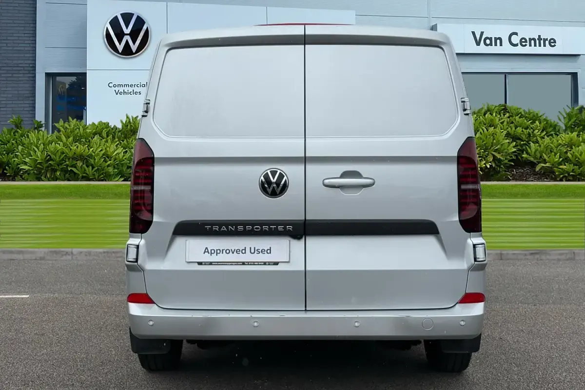 Usado VW Transporter Pro 110 HP (80 kW) 2025 Cinzento Van