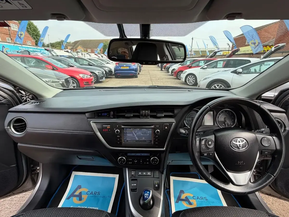 Used Toyota Auris Hybrid 136 HP (100 kW) 2014 Bronze Estate