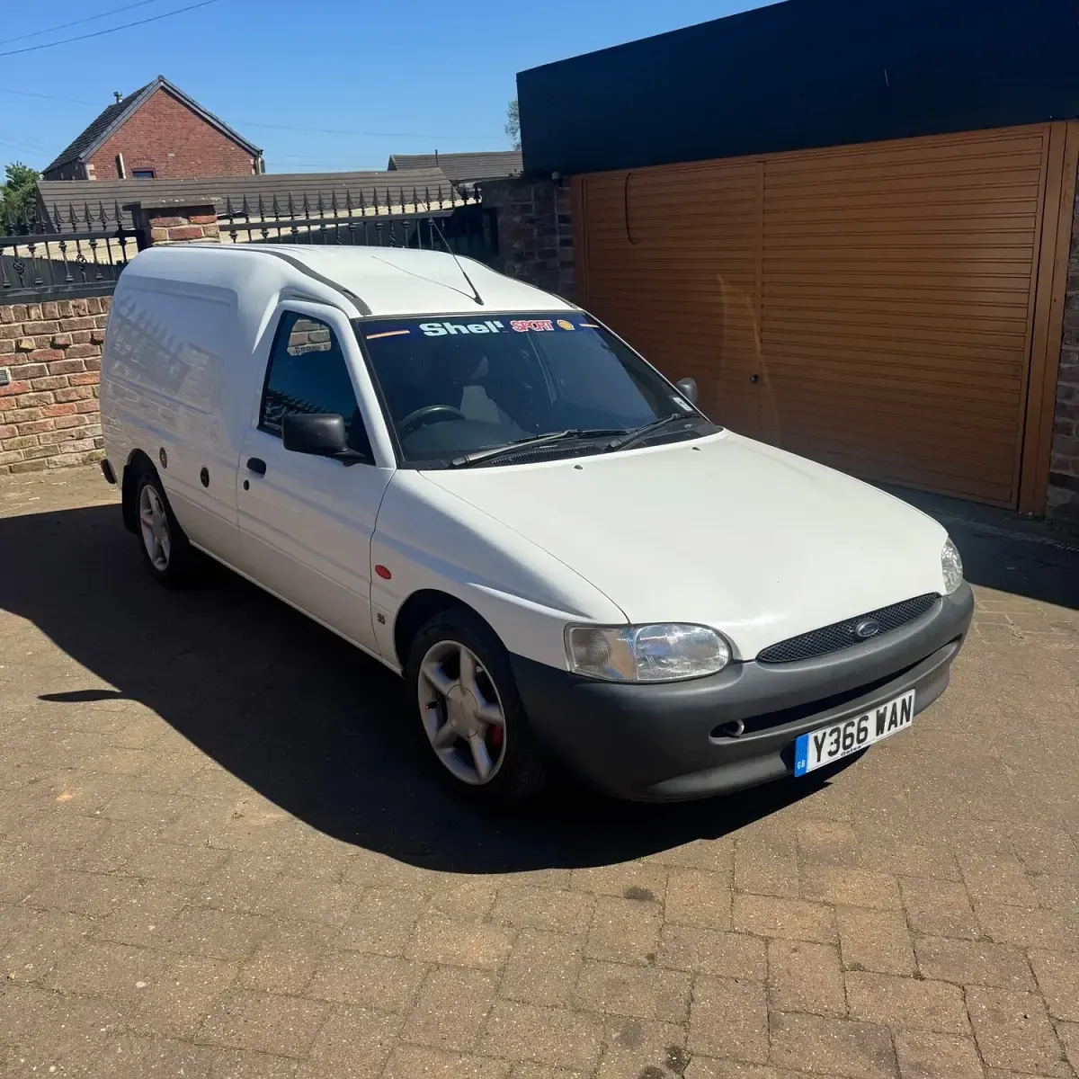Used Ford Escort 55 HP (40 kW) 2001 White