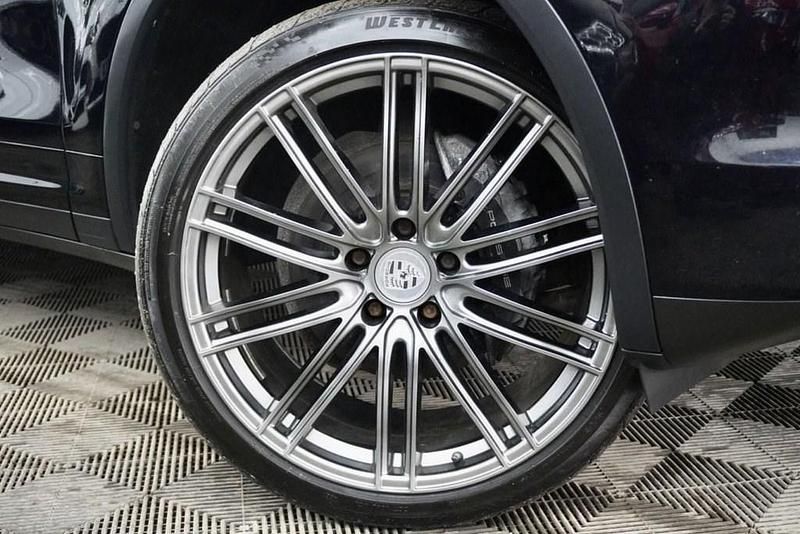 Usado Porsche Cayenne 245 HP (180 kW) 2012 Preto SUV