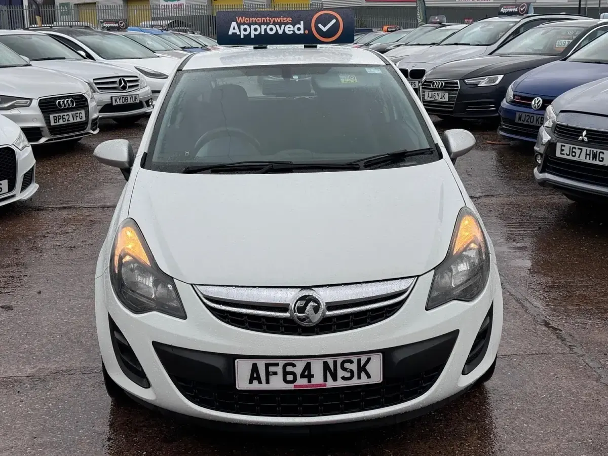 Used Vauxhall Corsa 65 HP (47 kW) 2014 White Hatchback