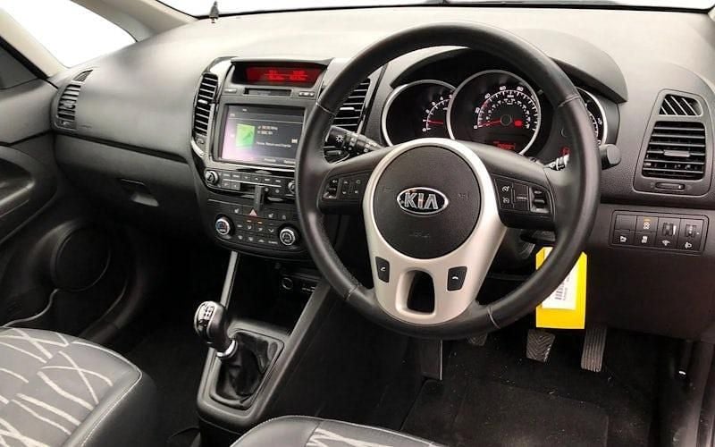 Used Kia Venga 128 HP (94 kW) 2018 Red Hatchback