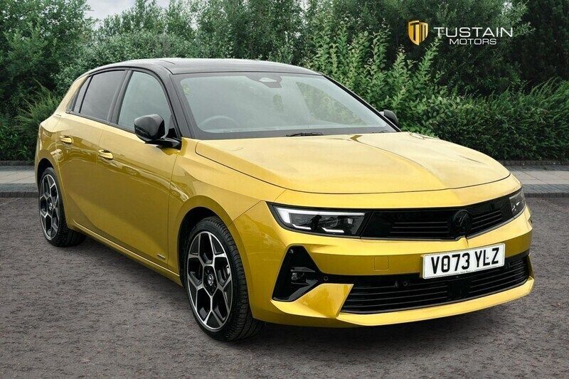 Yellow Used 2023 Vauxhall Astra Ultimate Hatchback | £22,999 (Expensive) - Image 1/4