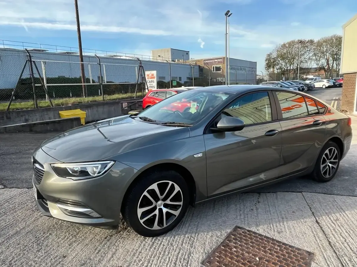 Second-hand Vauxhall Insignia Design Edition 2018 Gri Hatchback
