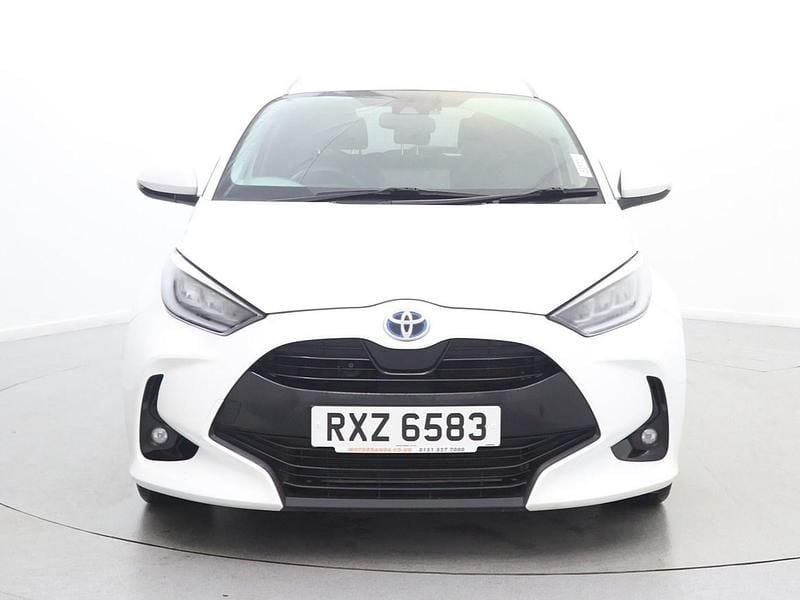 Used Toyota Yaris Hybrid Design 2022 White Hatchback