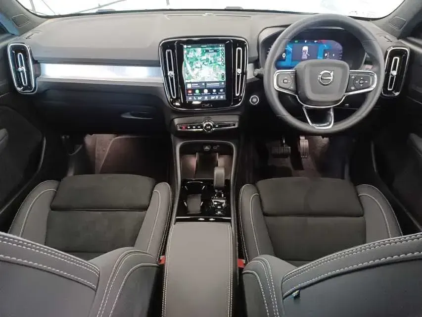 Used Volvo XC40 Plus 164 HP (120 kW) 2026 SUV