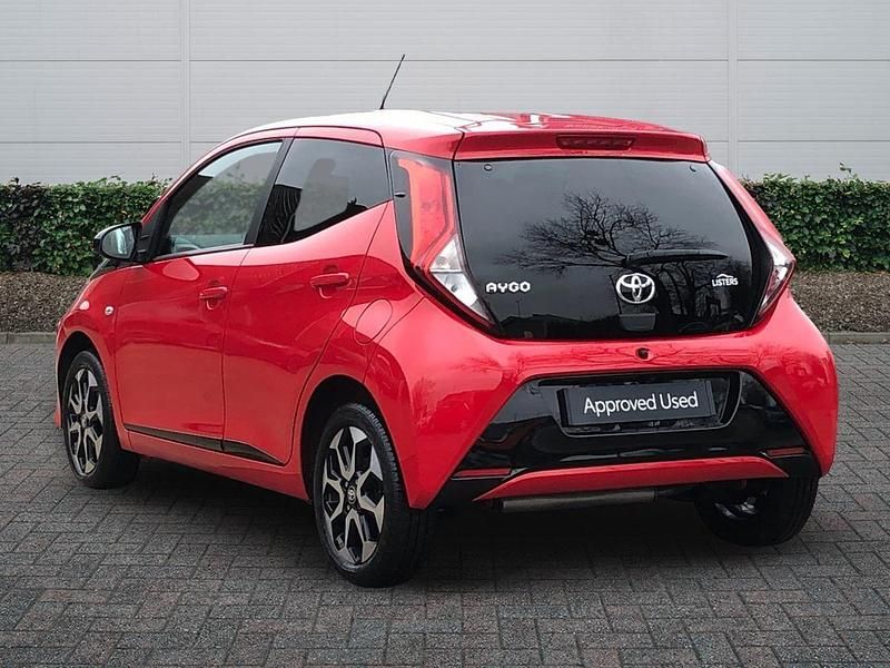 Used Toyota Aygo Trend 72 HP (52 kW) 2019 Red Hatchback