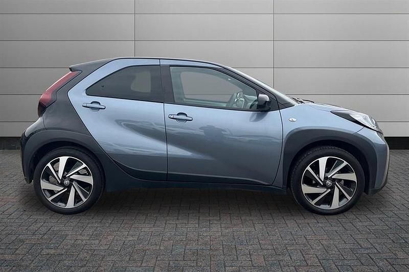 Used Toyota Aygo X 72 HP (52 kW) 2025 Persian salt with black SUV