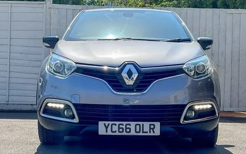 Used Renault Captur Dynamique 90 HP (66 kW) 2016 Grey SUV