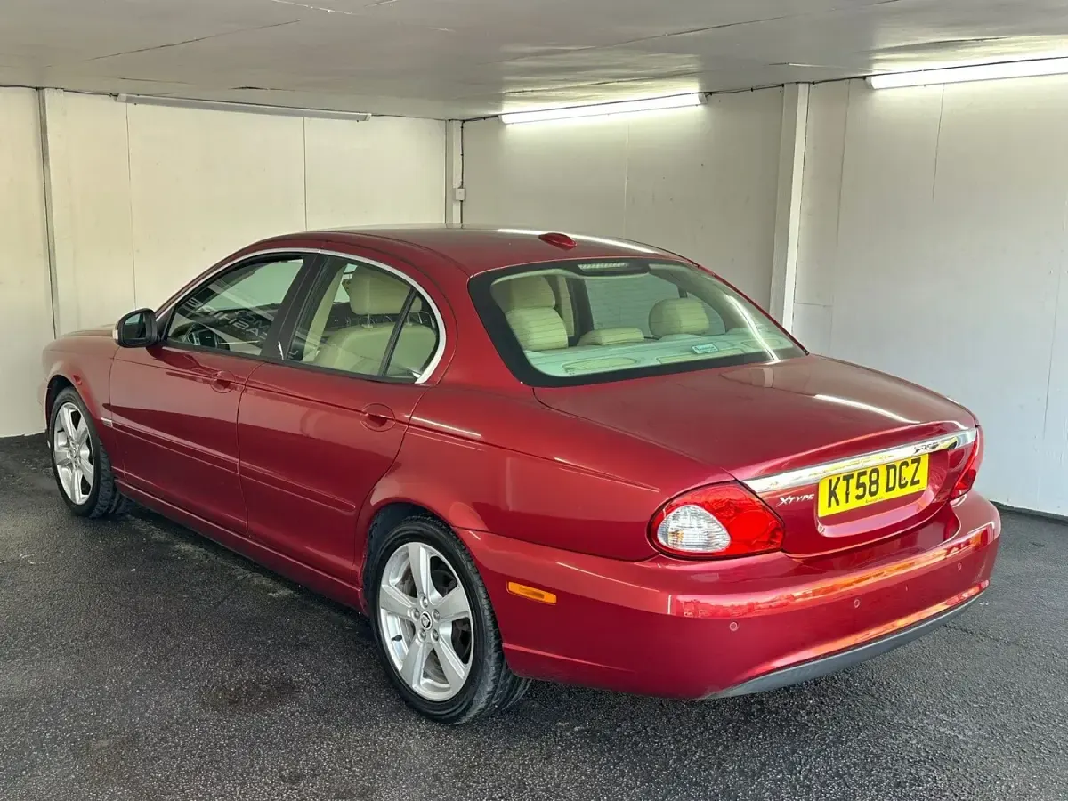 Used Jaguar X-type SE 143 HP (105 kW) 2008 Red Sedan