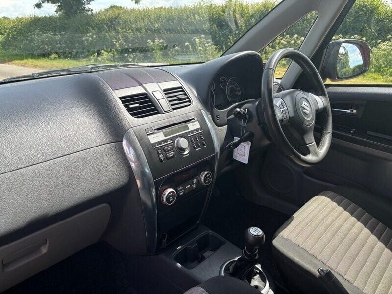 Image 2/4