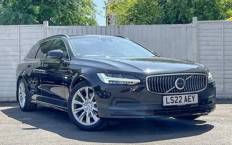 Used Volvo V90 Momentum 197 HP (144 kW) 2021 Black Estate