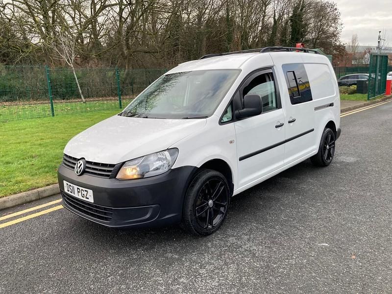 Used VW Caddy Maxi 102 HP (75 kW) 2011 White MPV