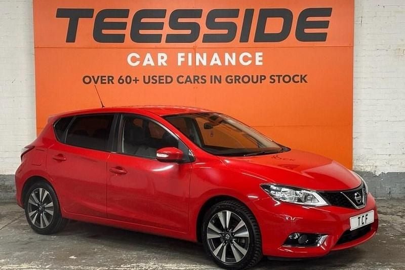 Used Nissan Pulsar N-Connecta 115 HP (84 kW) 2018 Red Hatchback