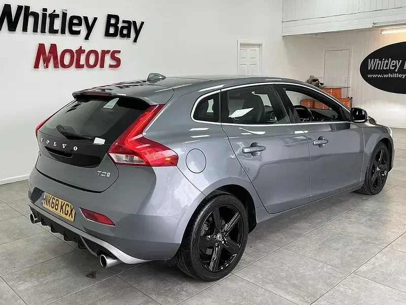 Used Volvo V40 R-Design 122 HP (89 kW) 2018 Grey Hatchback