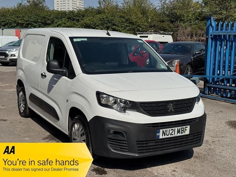 White Used 2021 Peugeot Partner MPV | £5,989 (Fair price) - Image 1/3