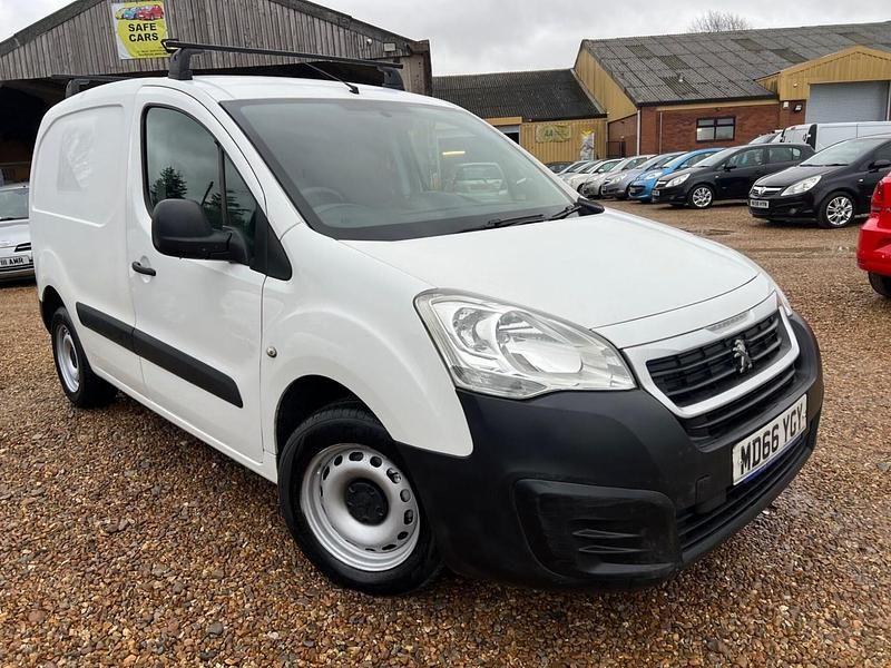 White Used 2017 Peugeot Partner S MPV | £3,999 (Good price) - Image 1/4