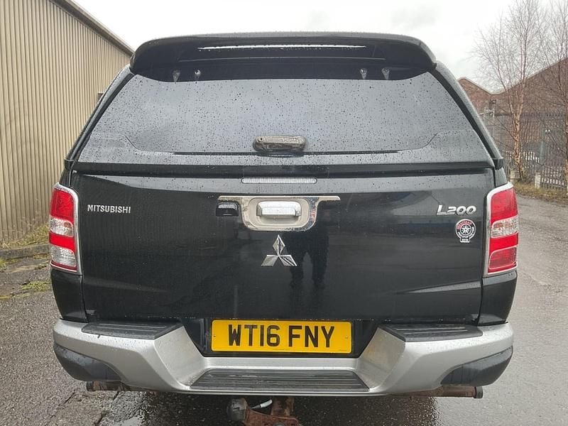 Used Mitsubishi L200 2016 Black Pickup