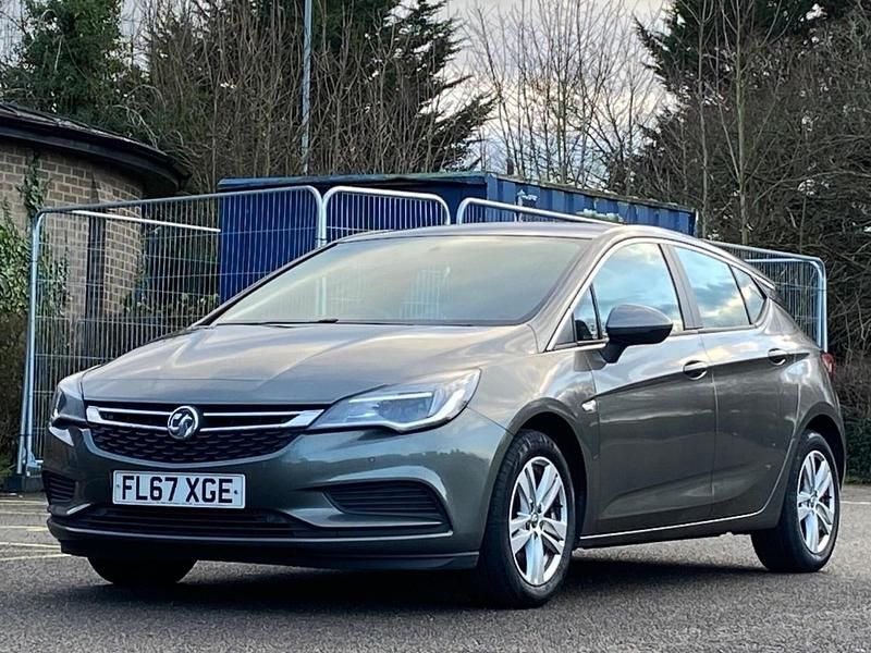 Used Vauxhall Astra Design Edition 105 HP (77 kW) 2017 Grey Hatchback