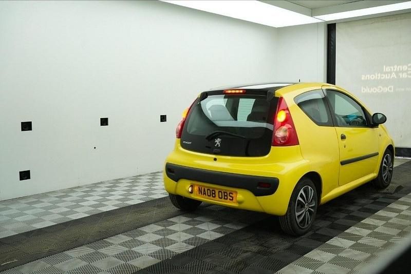 Used Peugeot 107 68 HP (50 kW) 2008 Yellow Hatchback