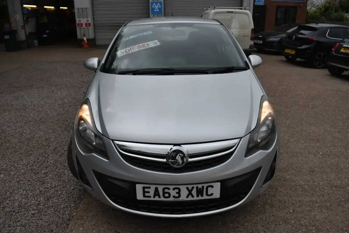 Second-hand Vauxhall Corsa 75 CP (55 kW) 2013 Argintiu Hatchback