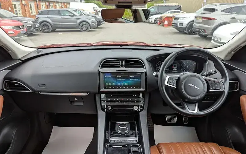Begagnad Jaguar F-Pace Portfolio 179 HK (131 kW) 2020 SUV