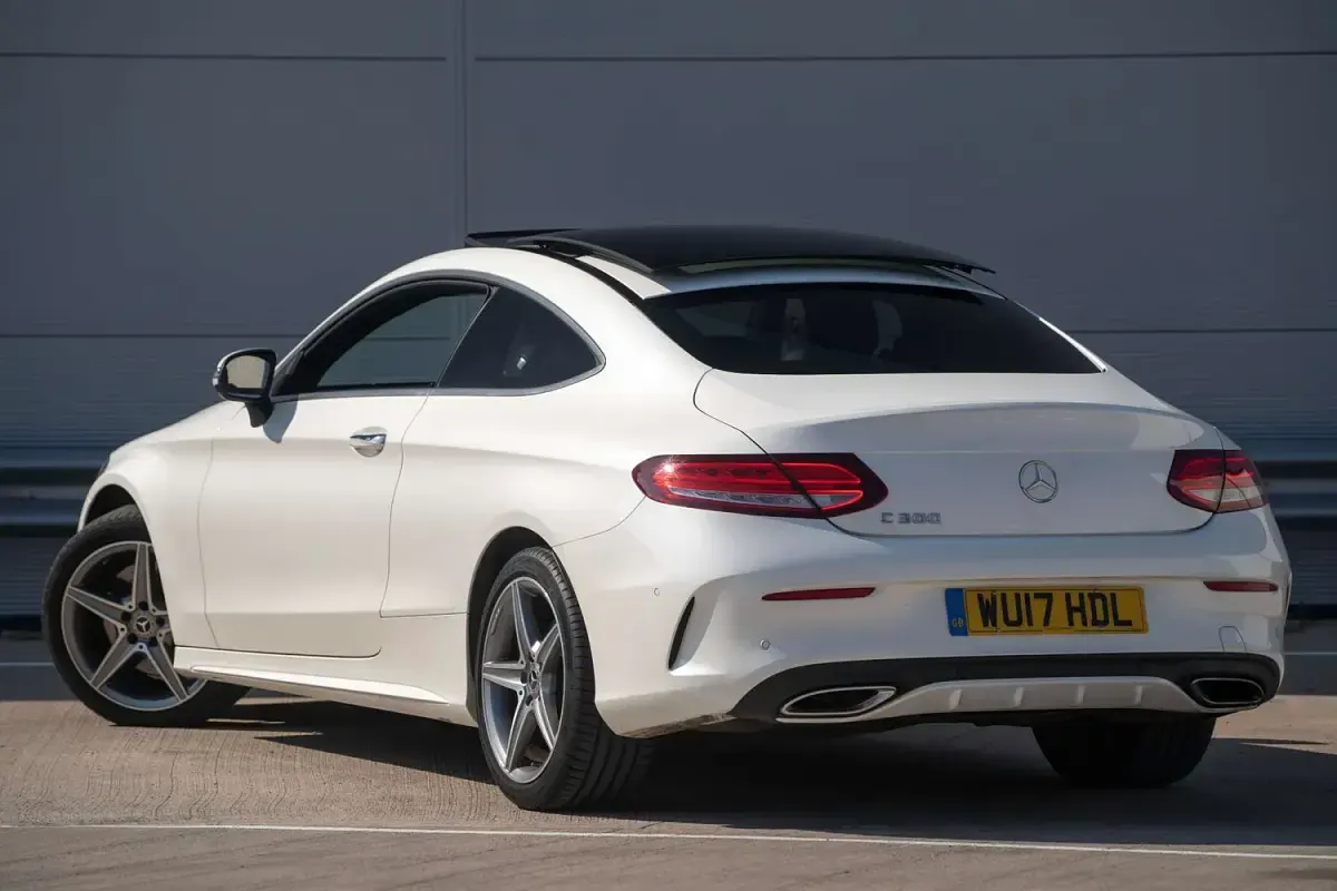 Used Mercedes C300 AMG Line Premium Plus 245 HP (180 kW) 2017 White Coupe