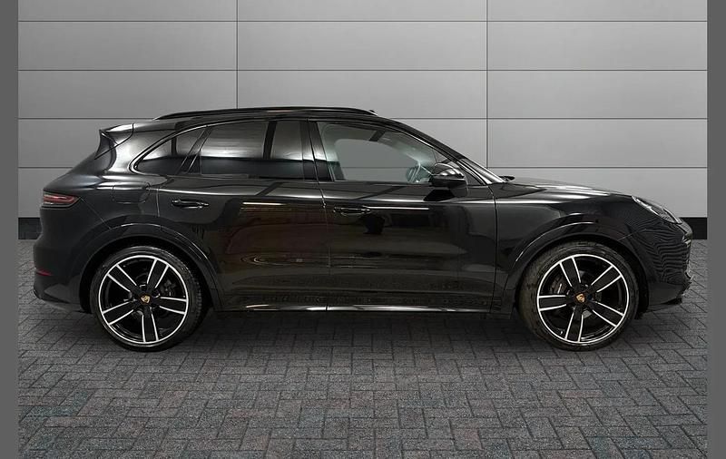 Used Porsche Cayenne 334 HP (245 kW) 2022 Black SUV