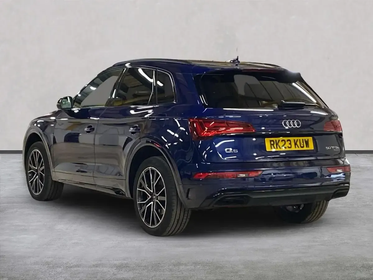 Używany Audi Q5 Performance 299 KM (219 kW) 2023 Niebieski SUV