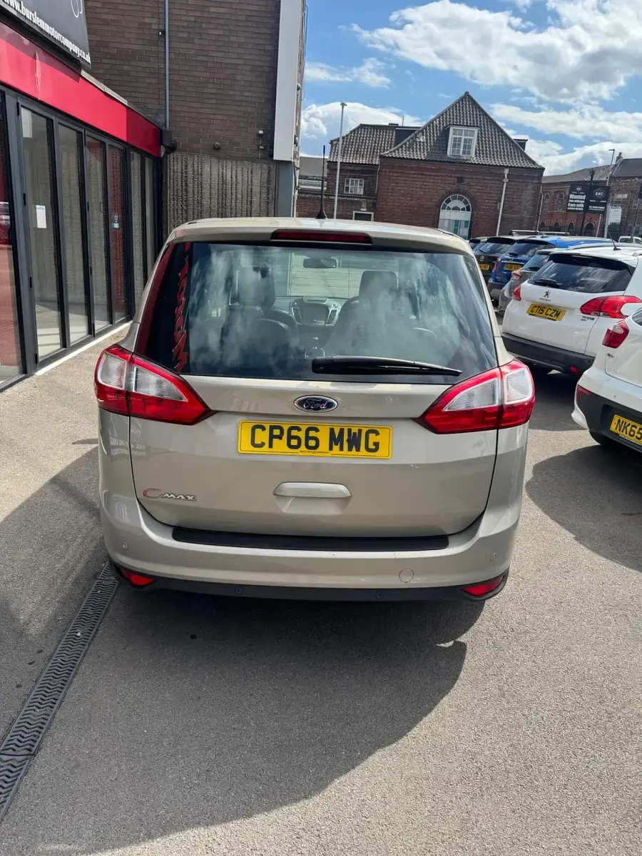 Used Ford Grand C-Max Titanium X 120 HP (88 kW) 2017 Red MPV