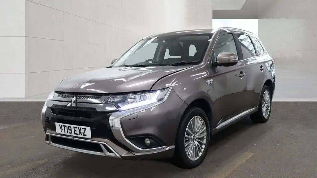 Used Mitsubishi Outlander P-HEV 2019 Brown Estate