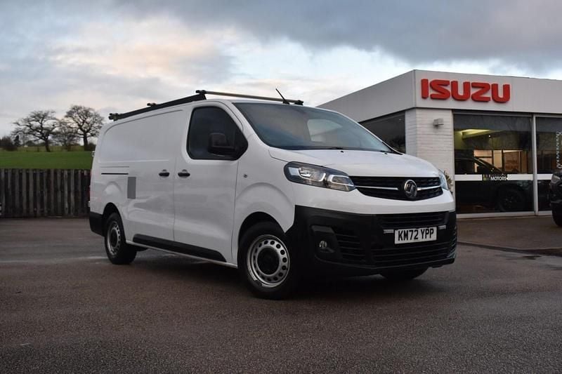 Used Vauxhall Vivaro S 100 HP (73 kW) 2022 White MPV