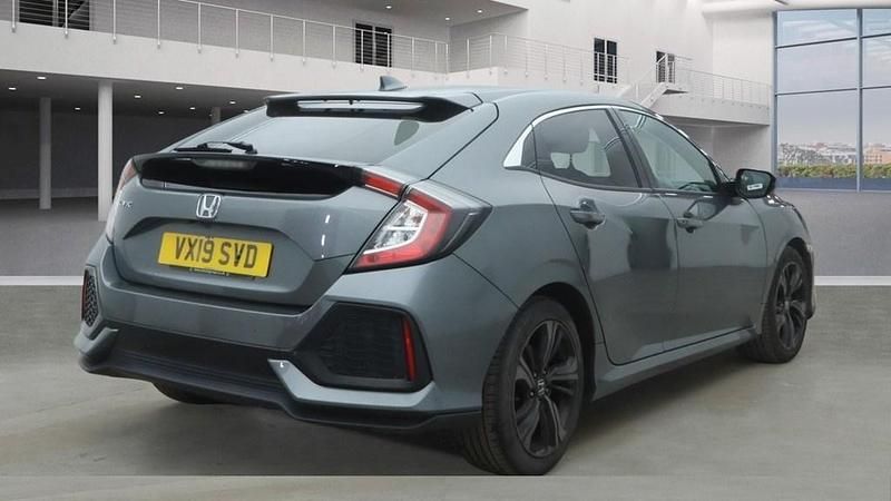 Begagnad Honda Civic SR 126 HK (92 kW) 2019 Grå Halvkombi