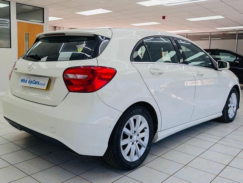 Used Mercedes A180 SE 122 HP (89 kW) 2014 White Hatchback