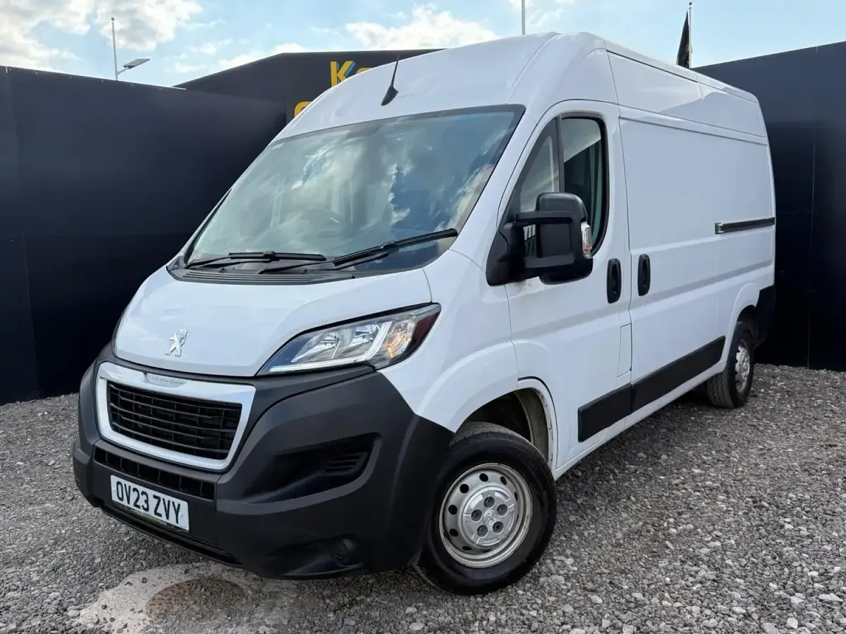 Used Peugeot Boxer Premium 140 HP (102 kW) 2023 White Van