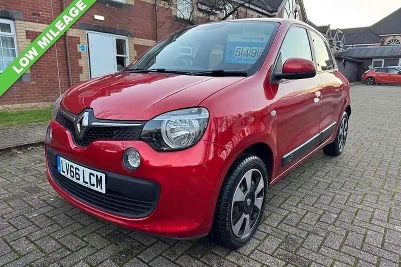 Red Used 2016 Renault Twingo Play Hatchback | £5,495 (Fair price) - Image 1/1