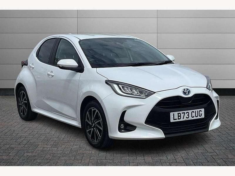White Used 2023 Toyota Yaris Hybrid Design Hatchback | £17,995 (Fair price) - Image 1/3