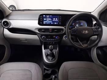 Used Hyundai i10 Premium 67 HP (49 kW) 2023 White Hatchback