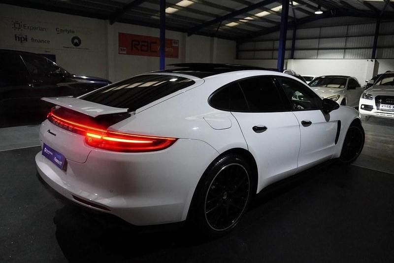 Used Porsche Panamera 330 HP (242 kW) 2017 White Hatchback