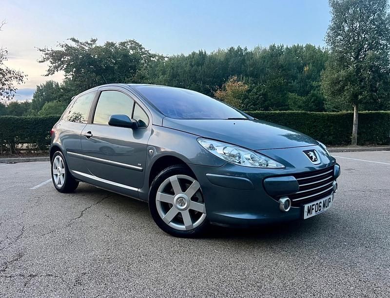 Grey Used 2006 Peugeot 307 Hatchback | £3,450 - Image 1/4