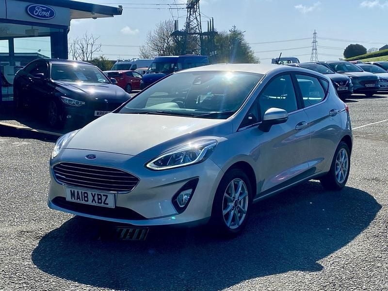 Used Ford Fiesta Zetec 70 HP (51 kW) 2018 Silver Hatchback
