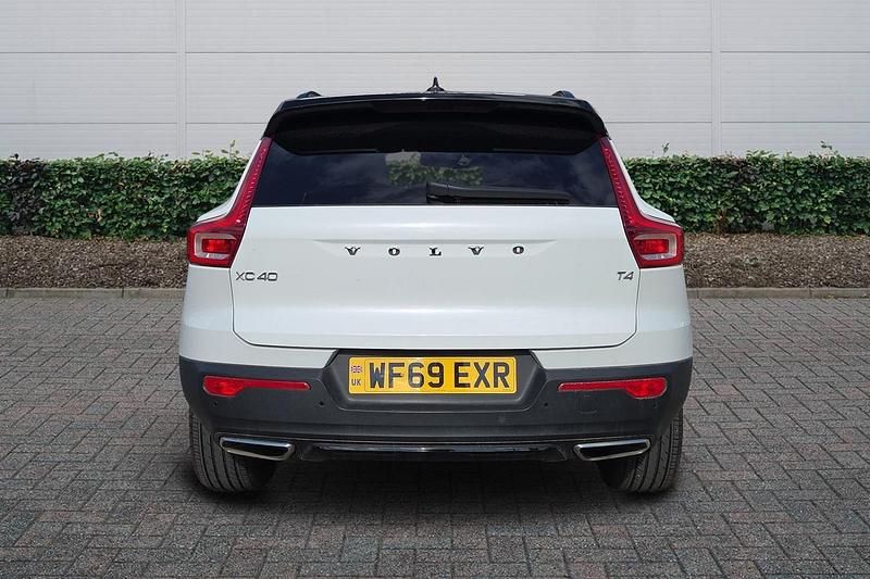 Used Volvo XC40 R-Design 2019 White SUV