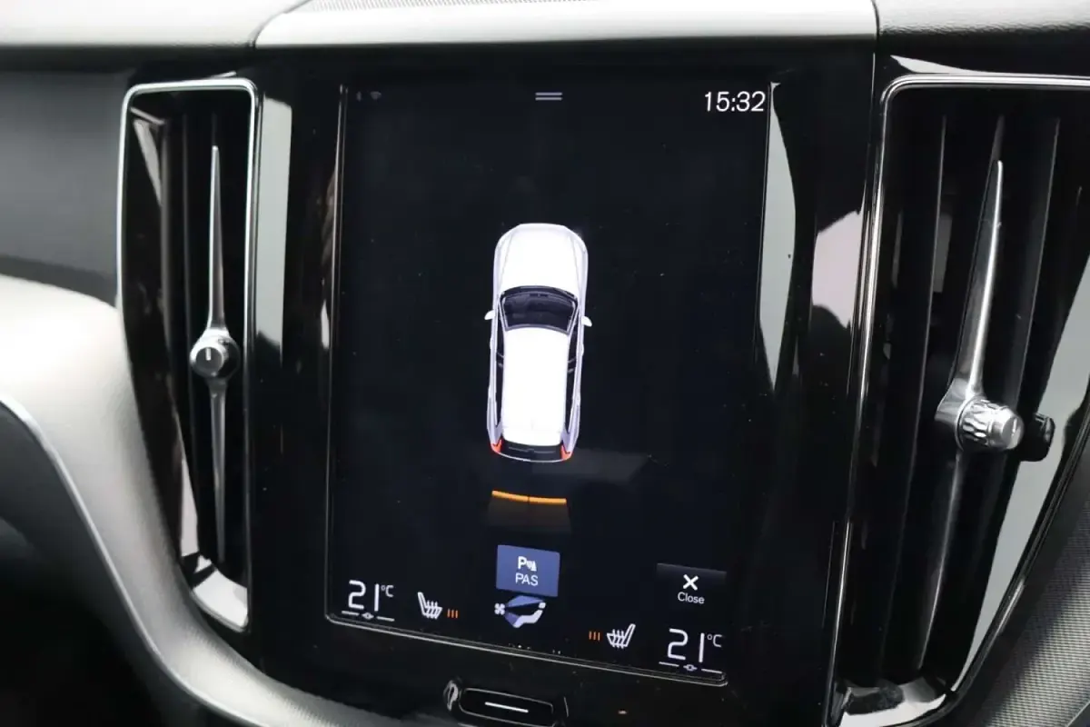 Usado Volvo XC60 R-Design 190 HP (139 kW) 2018 Preto SUV