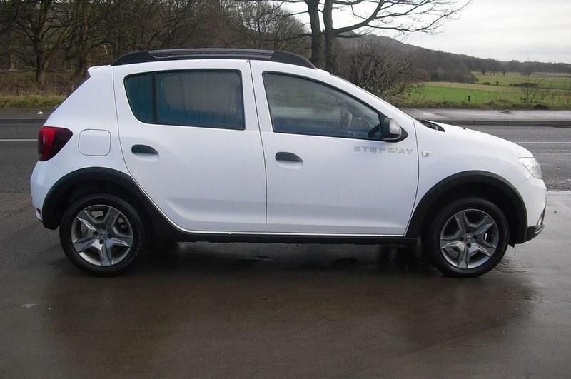 Used Dacia Sandero Comfort 90 HP (66 kW) 2020 White Hatchback