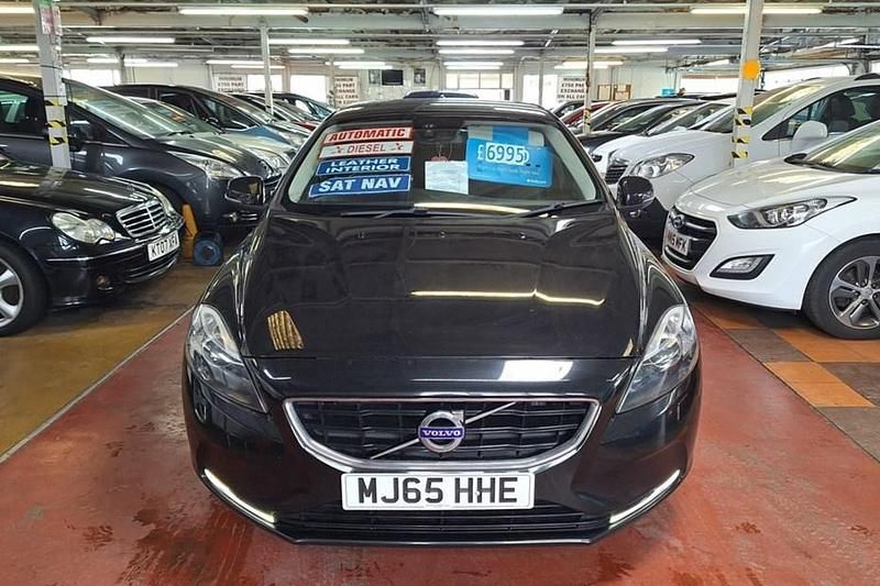 Used Volvo V40 SE Lux 190 HP (139 kW) 2015 Black Hatchback