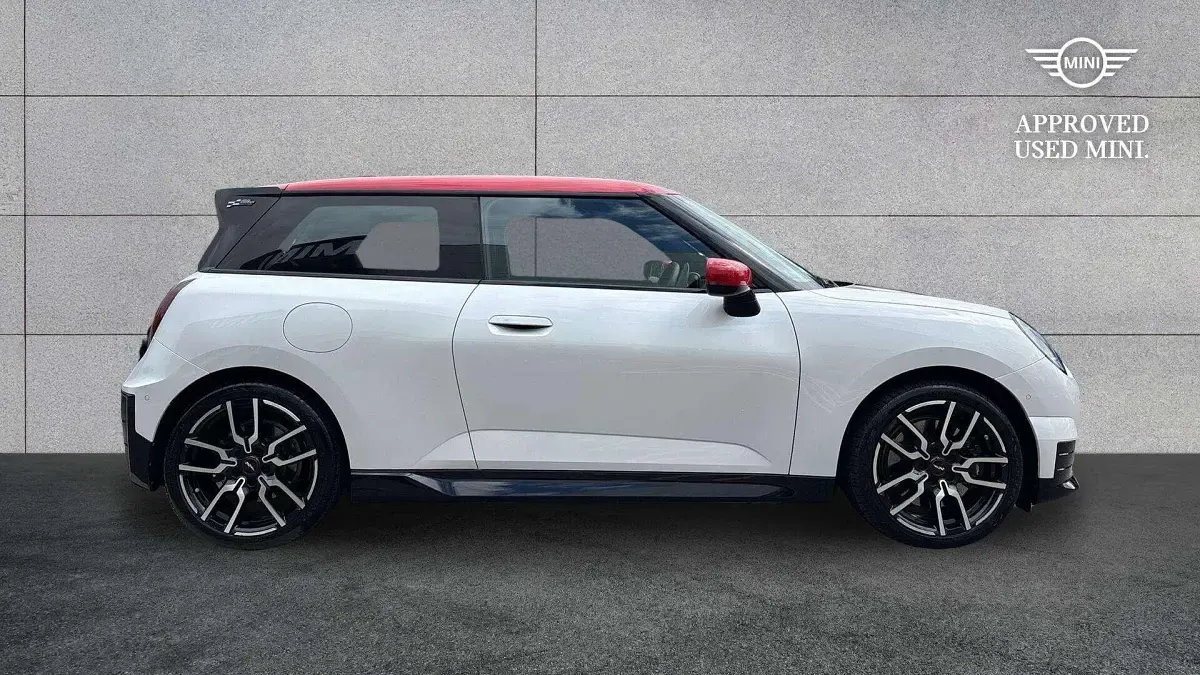 Used Mini Cooper SE Hatch 158 kW (215 HP) 2024 White Hatchback