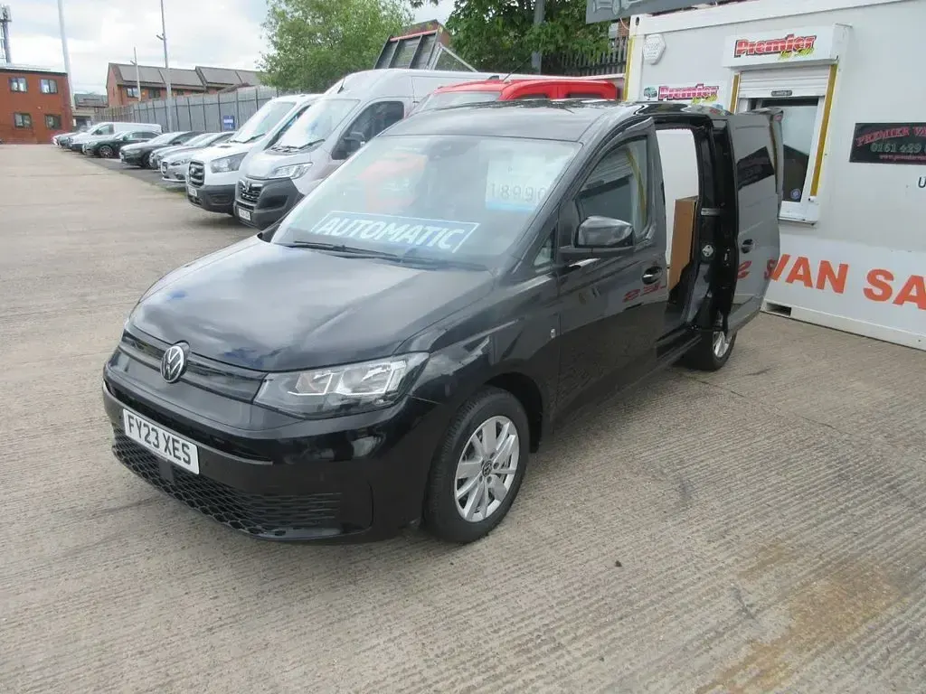 Used VW Caddy Pro 120 HP (88 kW) 2023 Black MPV